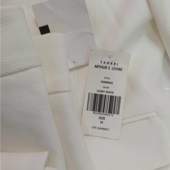 NWT Tahari Arthur S. Levine Ivory Pant Suit – Women’s Size 16 - Picture 5 of 5